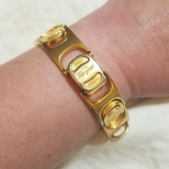 SALVATORE FERRAGAMO Gold Plated VALA Buckle LOGO Bracelet - Picture 2 of 8